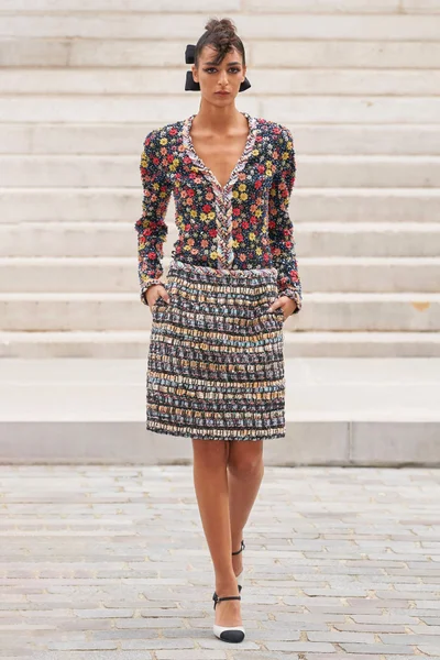 Look 19